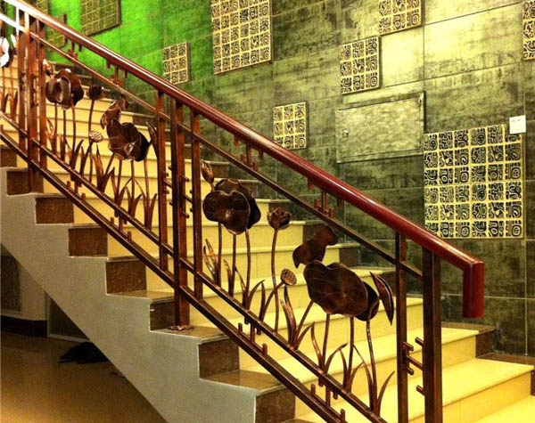 ɽ������¥��