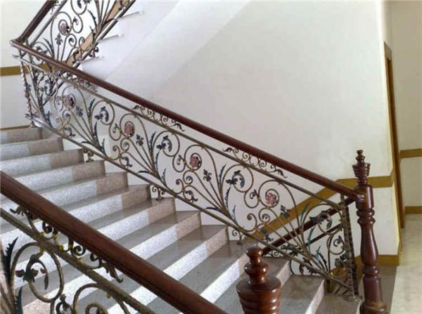 ɽ������¥��