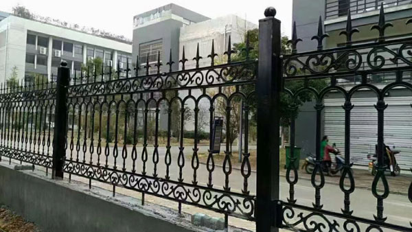 ɽ������Χ��